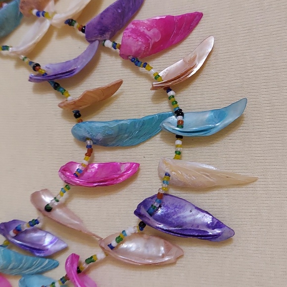 Multicolor Shell Necklace - Picture 6 of 10